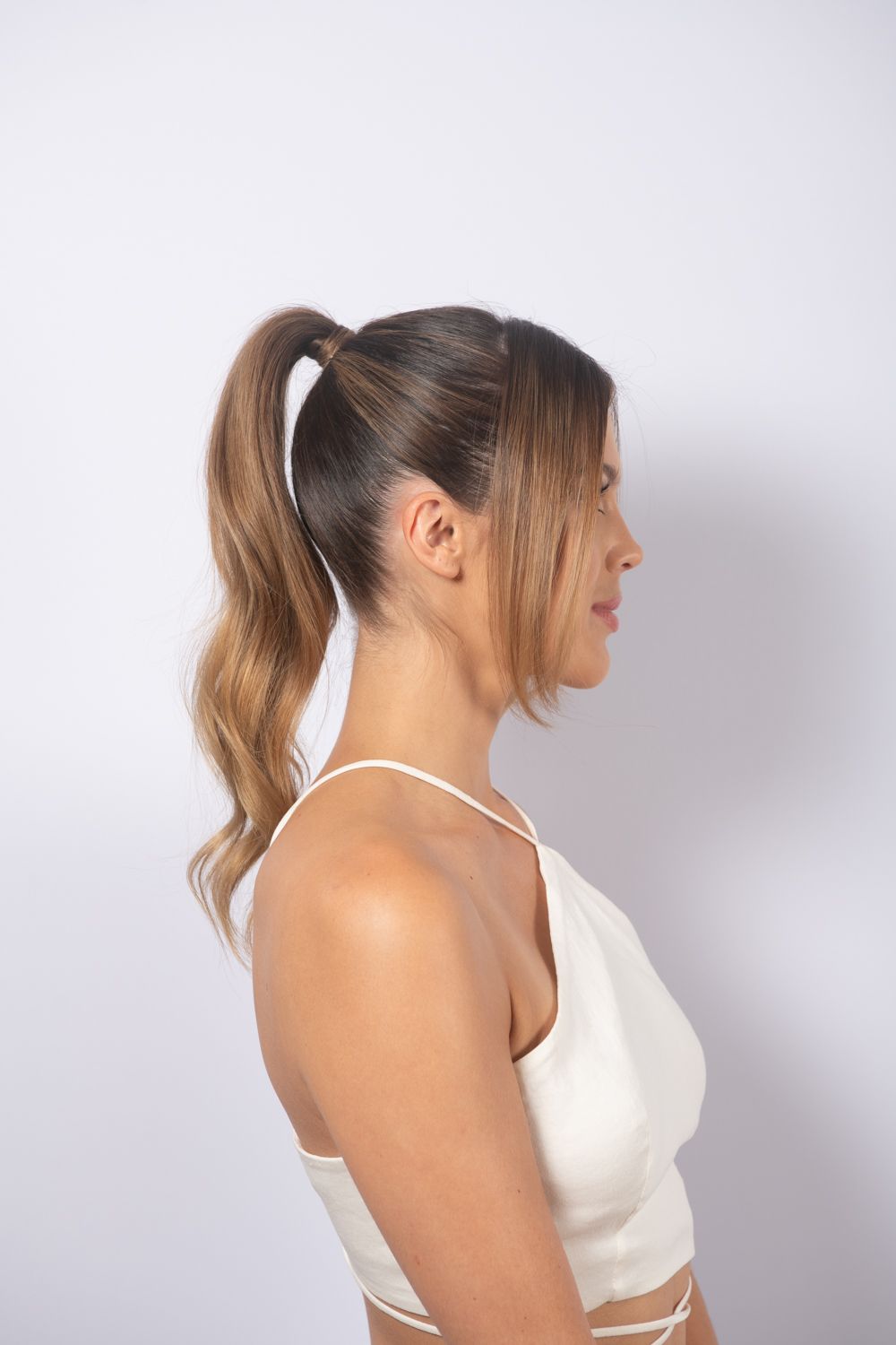 Profil avec la queue de cheval  haute